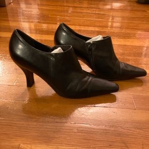 Michelle D pointed leather booties 8.5